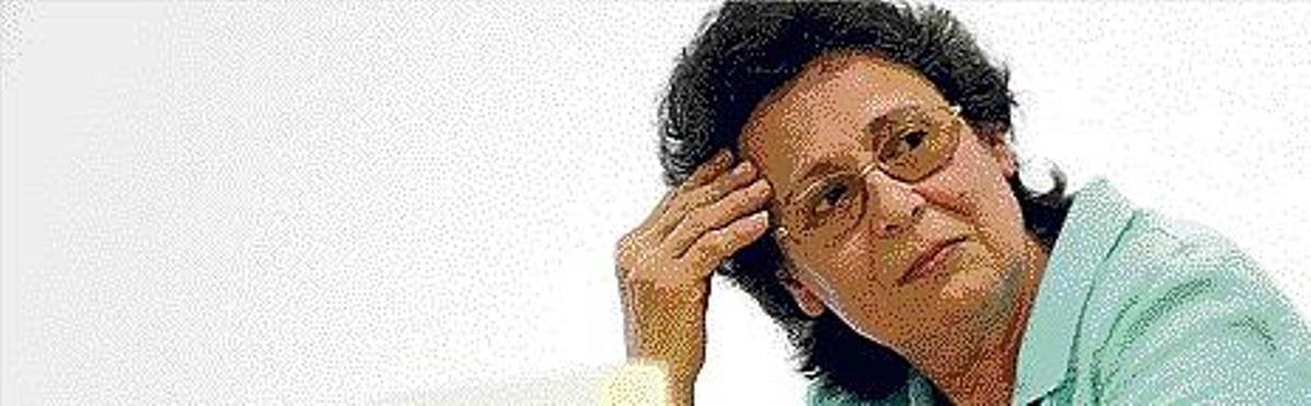 Marifé Arroyo, coneguda com "La Mestra", en la presentació de la reedició del llibre de Víctor Labrado a Gandia.