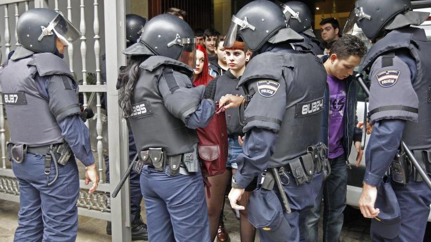 La Fiscalía mantiene su petición de cárcel para cinco estudiantes por disturbios en una manifestación en Vigo