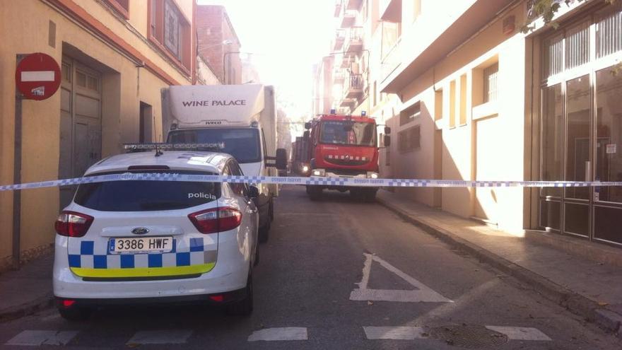 El fum sortia d&#039;aquest carrer de Figueres.