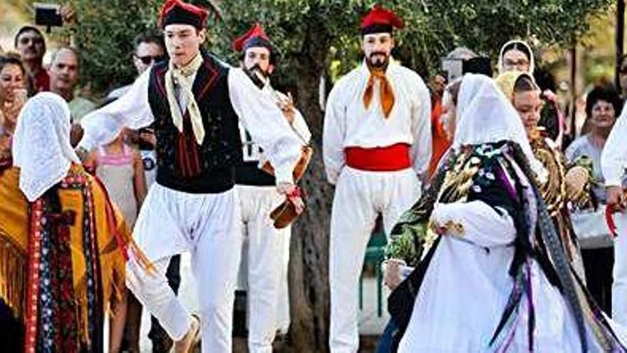 El folklore protagoniza la fiesta en Sant Vicent de sa Cala