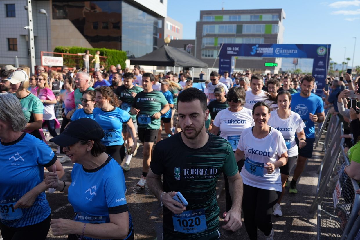 Búscate en las fotos de la Carrera de las Empresas en Castellón
