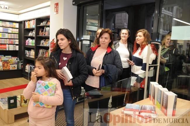 Javier Castillo firma su nueva novela, 'El día que se perdió el amor', en la Casa del Libro de Murcia