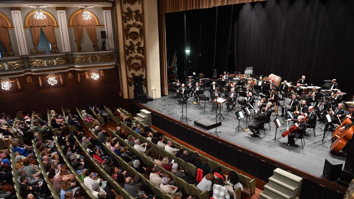 Concierto de la Banda Municipal en el teatro Colón.