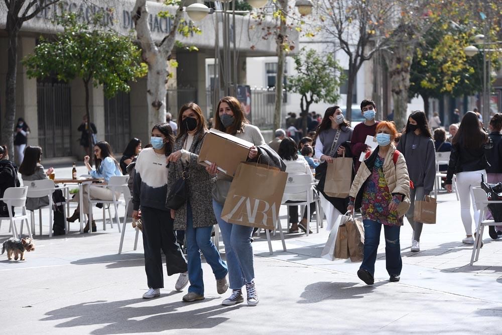 Sábado de comercio y terrazas tras la reapertura