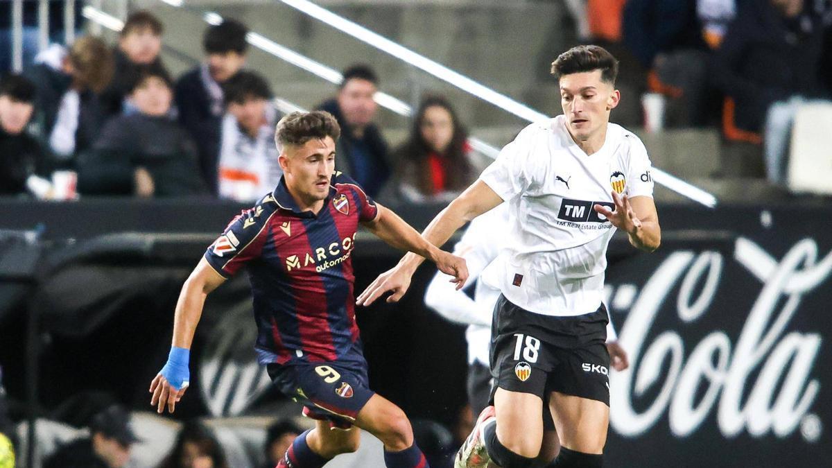 Levante UD contra Valencia CF: El derbi con más urgencias de la ...
