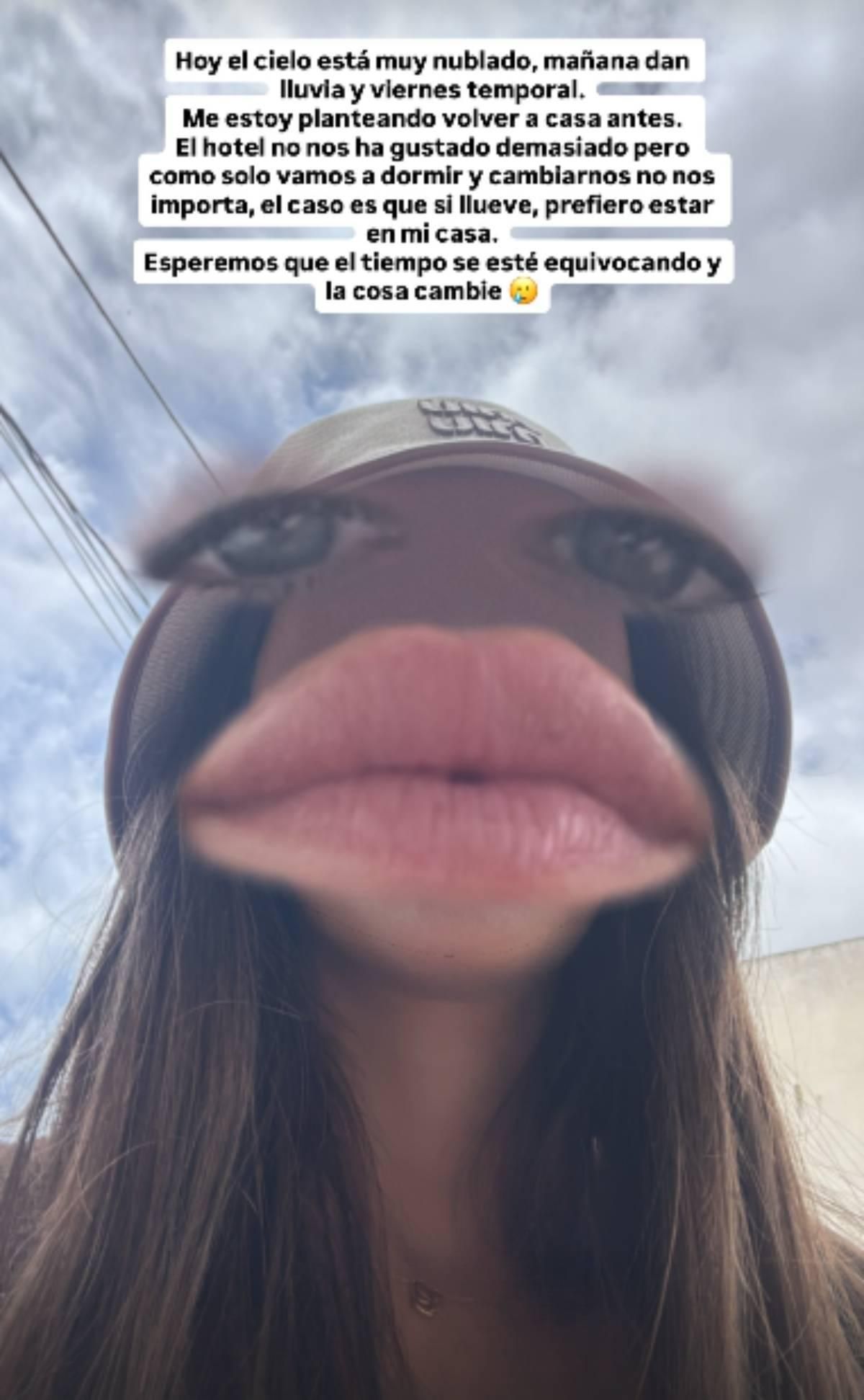 Violeta le cuenta los problemas de su viaje a sus seguidores