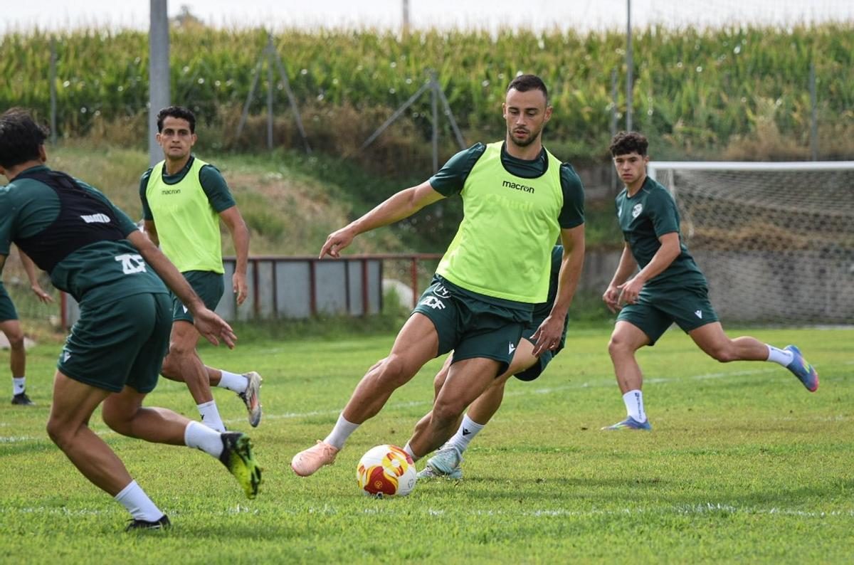 Clavería, durante un entrenamiento del Zamora CF