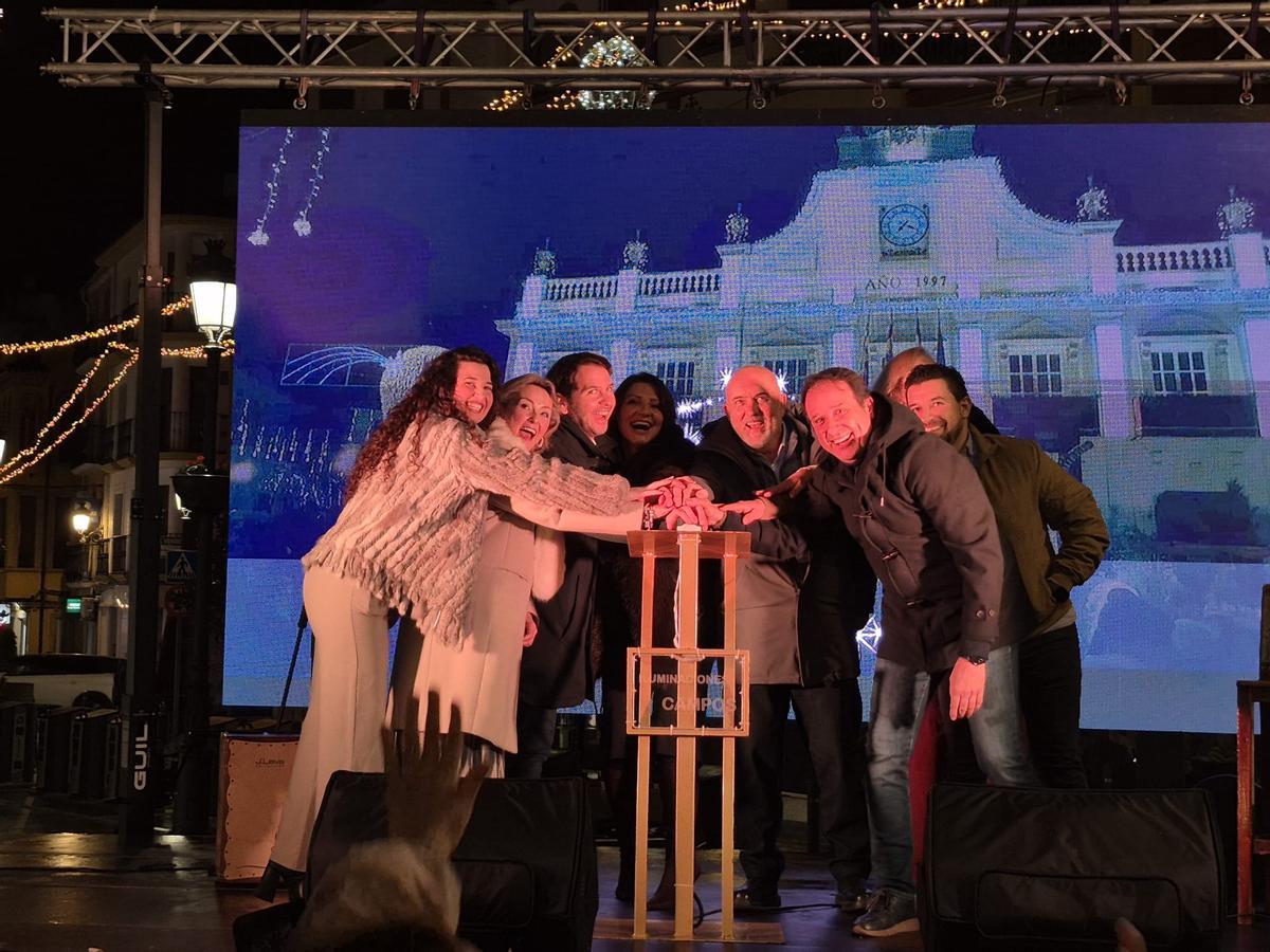 Momento en el que se ha inaugurado el alumbrado de Navidad en Cabra.