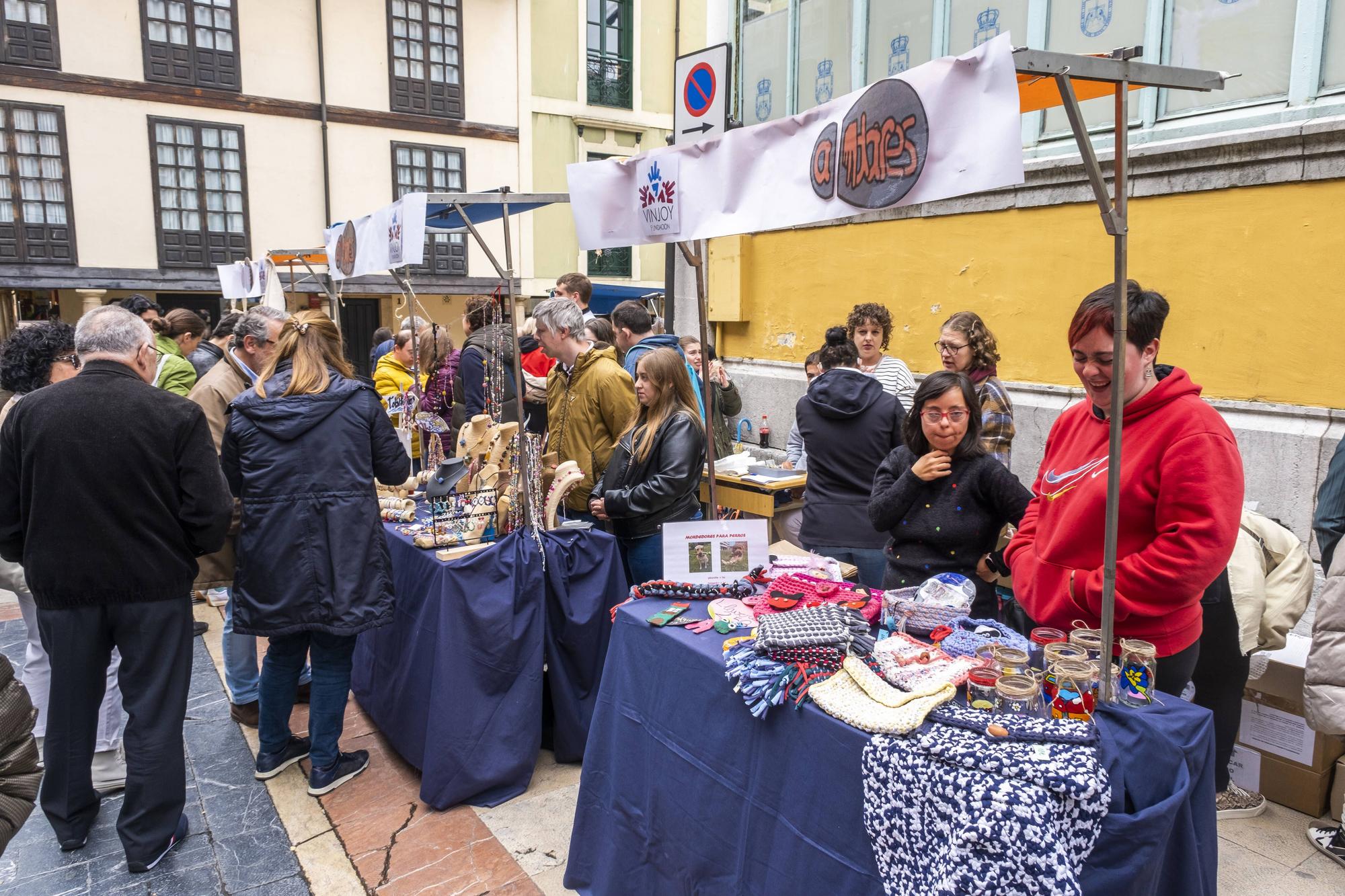 En imágenes: Mercados de Cooperativas y Asociaciones Educativas Asturianas en el Fontán
