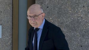 El jutge imputa Montoro per manipular lleis en favor d’empreses