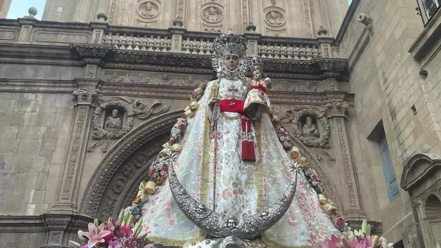 La Virgen de la Fuensanta sale de la Catedral de Murcia