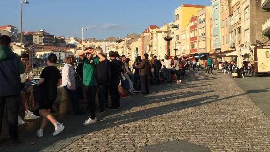 Los turistas llenaron las calles de A Guarda durante esta Semana Santa. // D.B.M.