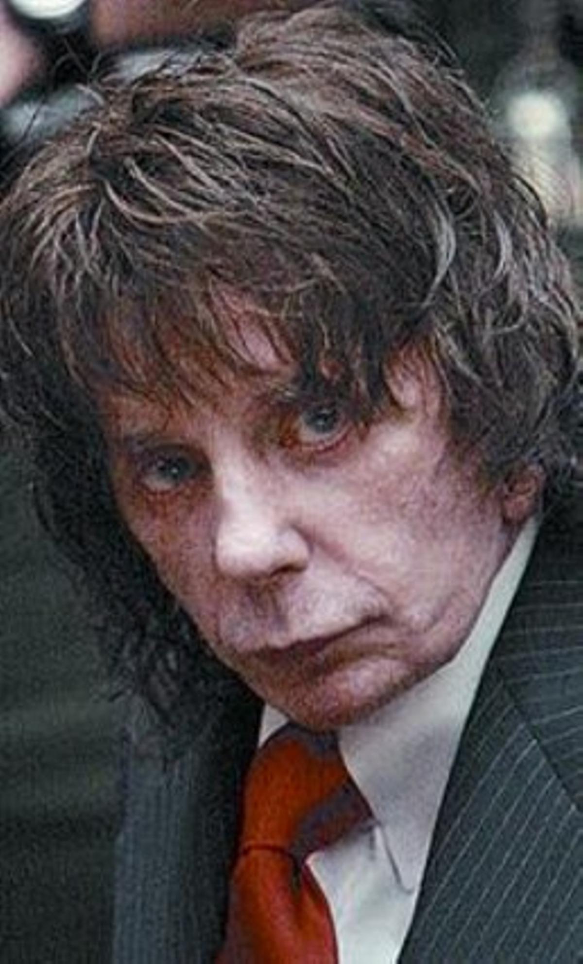 Spector, durant el seu judici el 2009. A la silueta, Al Pacino. Spector, durant el seu judici el 2009. A la silueta, Al Pacino.