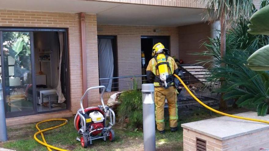 La Policía Local desaloja un edificio por un incendio en Xàbia