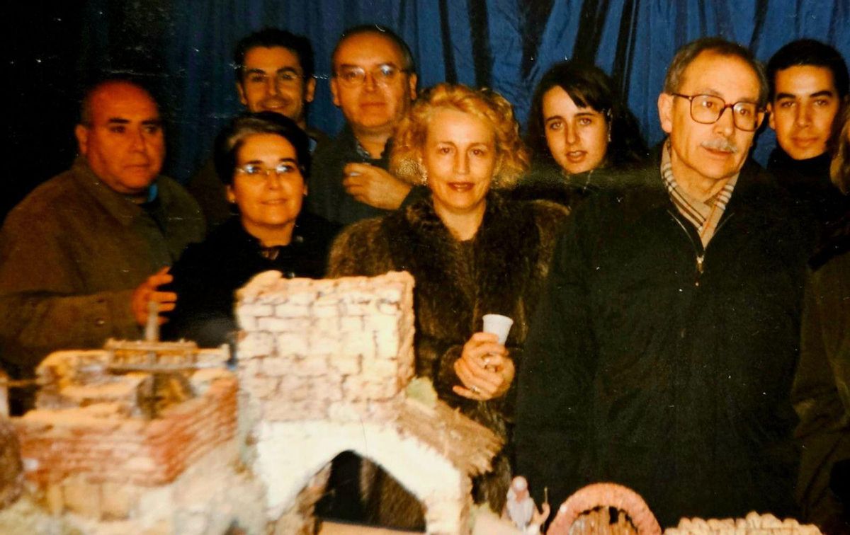 Integrantes de la familia Iglesias Escudero en la apertura del belén de la Cuesta de la Morana de 1998. | CEDIDA