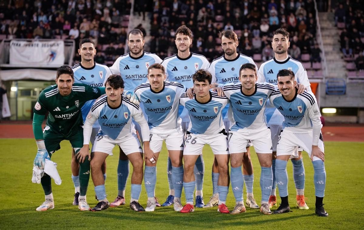 Once inicial del Compostela en su partido ante el Arosa
