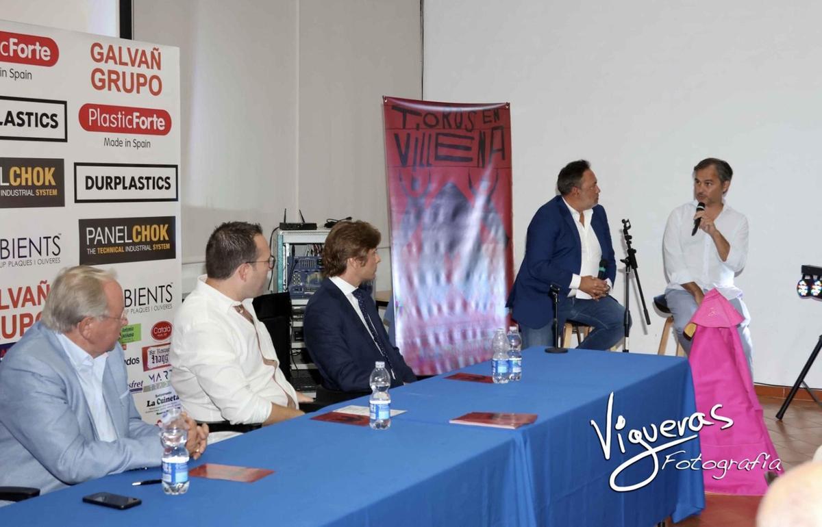 Villena presenta el cartel de la corrida de Manzanares, Roca Rey y Alfredo Bernabéu