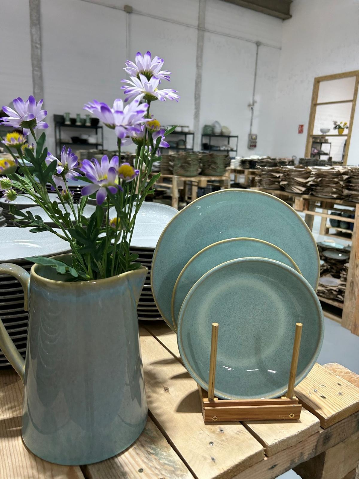 A Mercadoria, outlet de vajilla al peso, llega a Gran Canaria.