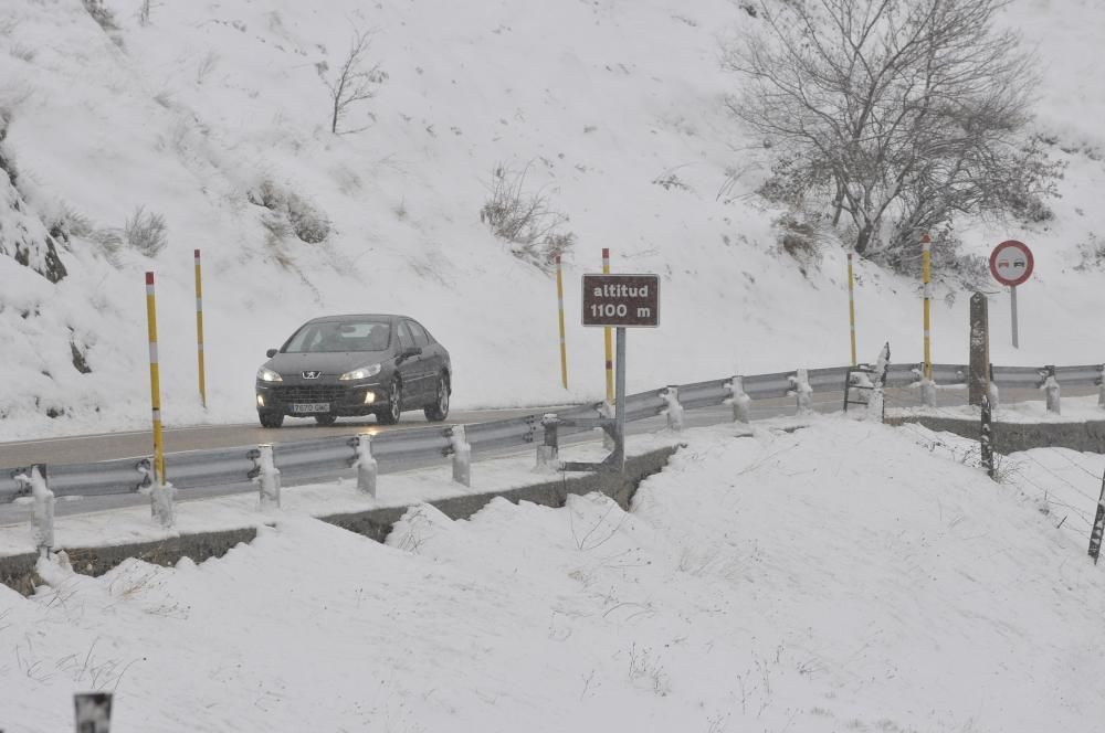 Asturias bajo el primer manto de nieve del año