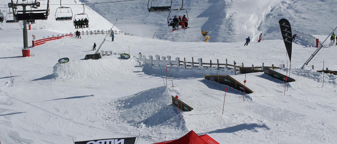 Un snowpark instalado en Pajares en una campaña anterior. | snowforecast