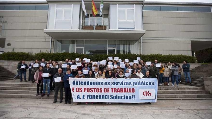 Concentración en la plaza del Ayuntamiento en el mes de marzo. // Bernabé/Cris M.V.