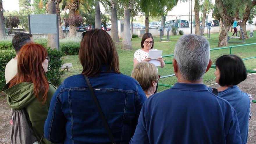 Cristina Alemany, durante la ruta ante sus vecinos.