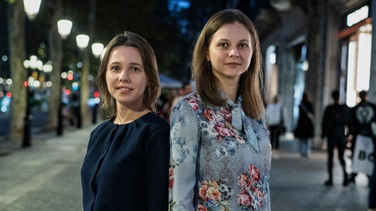 Ana (derecha) y Mariya Muzichuck, en Barcelona.