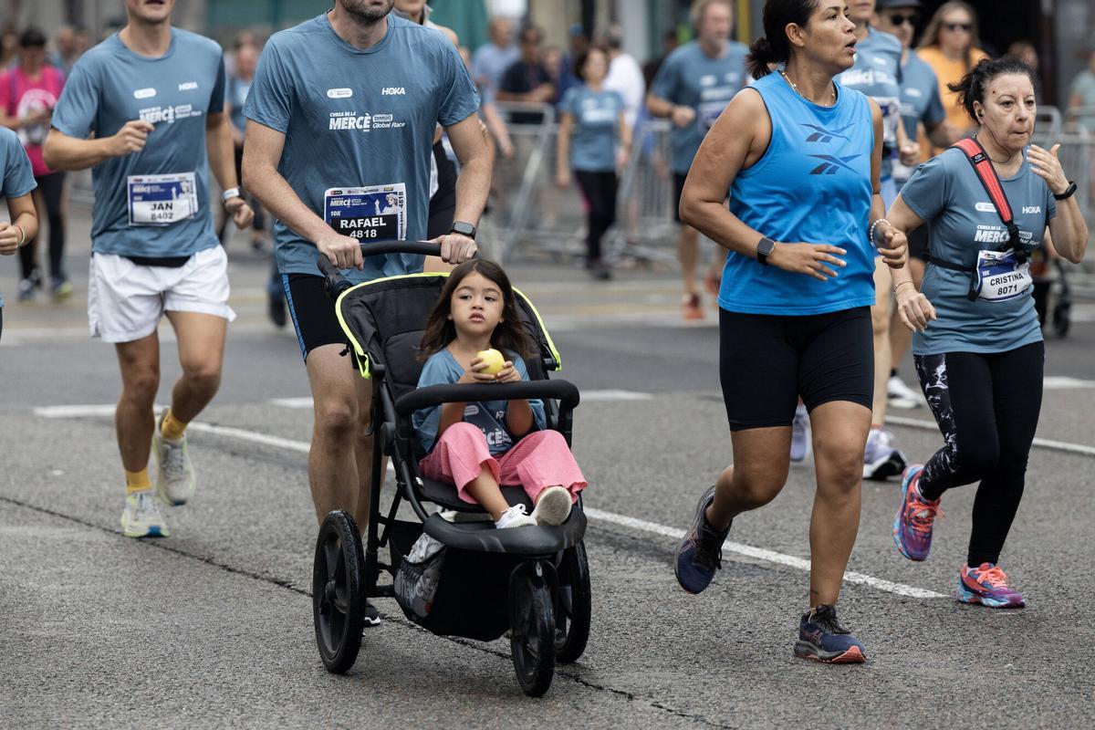 14.000 corredores participan en esta edición de la Cursa de la Mercè, en Barcelona.