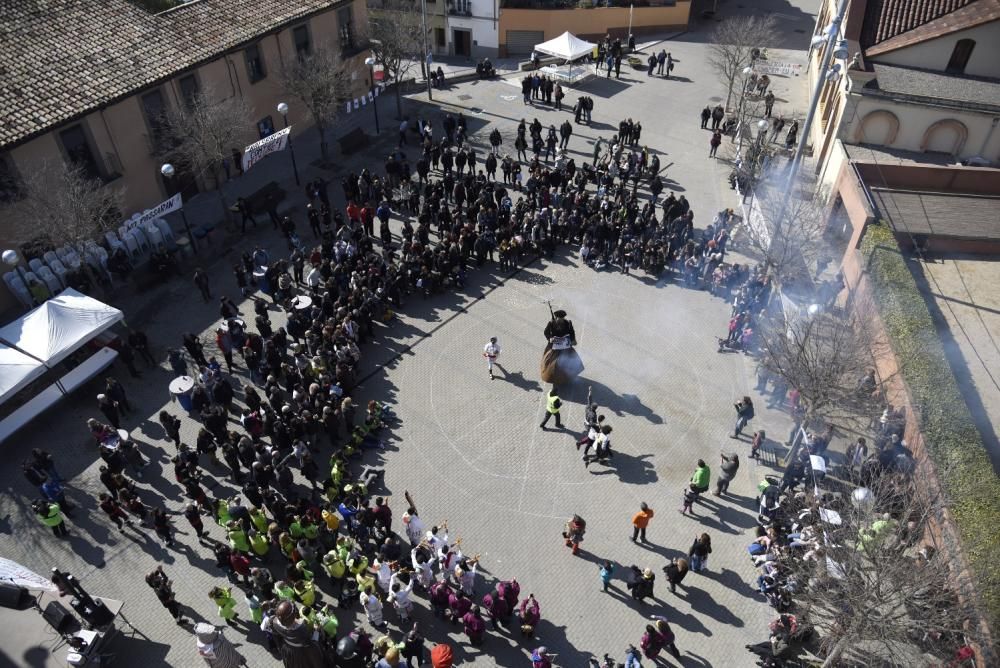 Balsareny rebutja amb cultura popular les accions