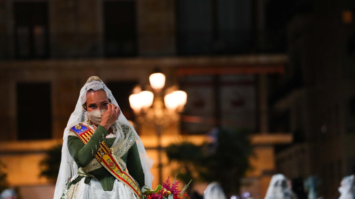 Búscate en el primer día de la ofrenda por la Calle Caballeros de las 21:00 a las 22:00