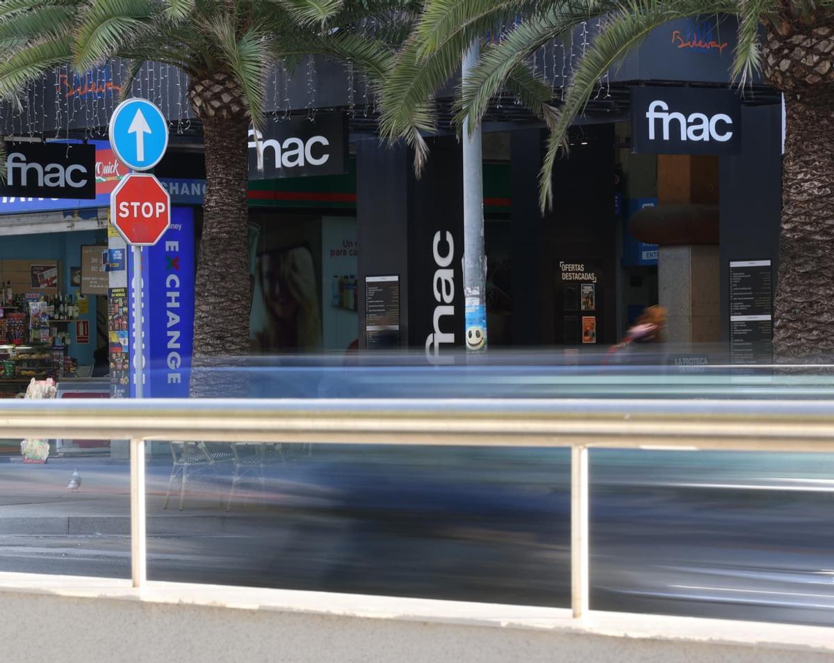 Exterior del Fnac, que se despedirá este año de Alicante