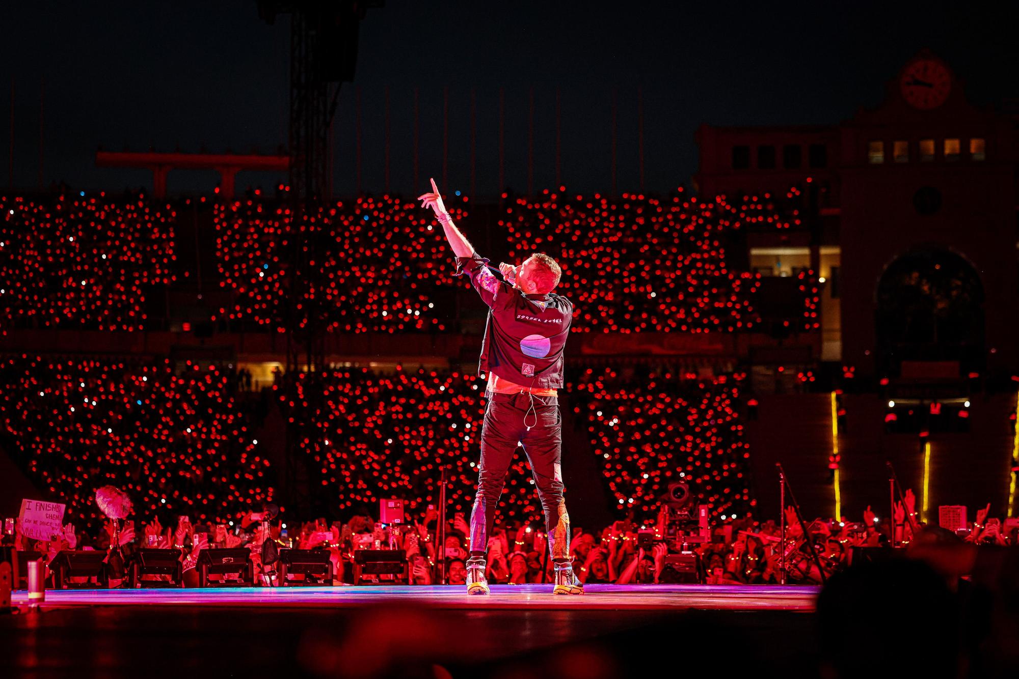 Coldplay il·lumina Barcelona en el primer dels quatre assalts a l'Estadi Olímpic