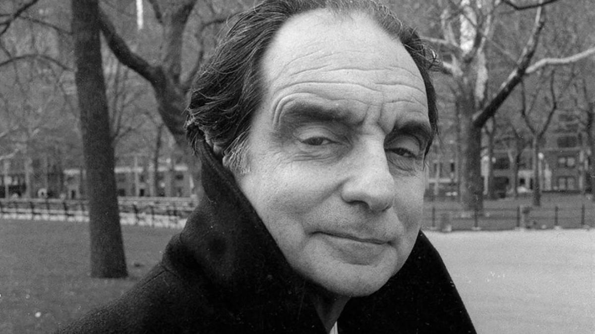 El escritor Italo Calvino, fotografiado en Nueva York en 1983