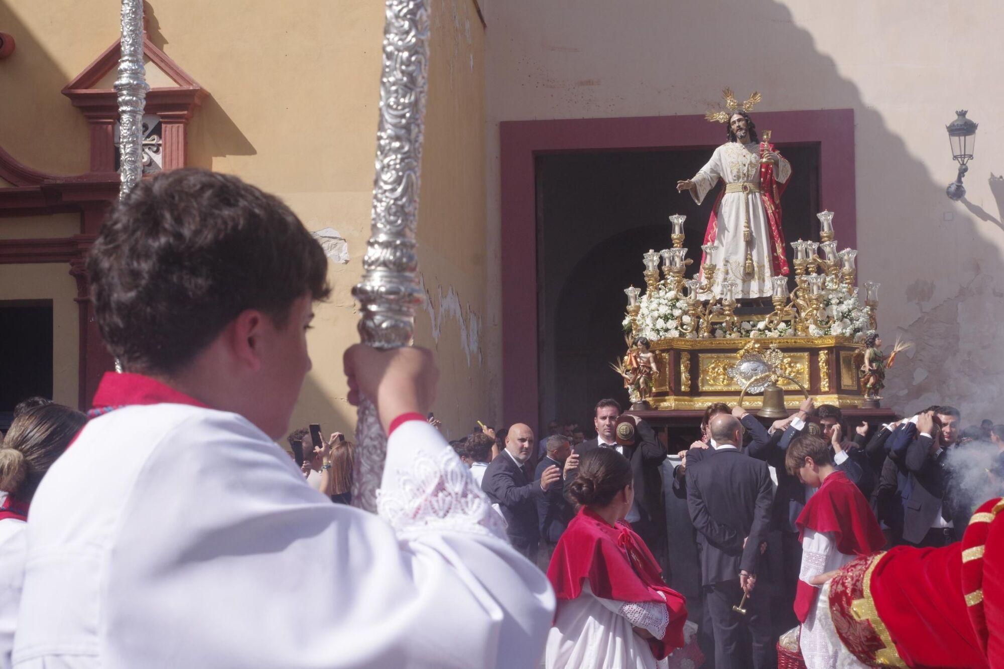 Traslado del Señor de la Cena para presidir el altar del Corpus de Málaga que monta la cofradía