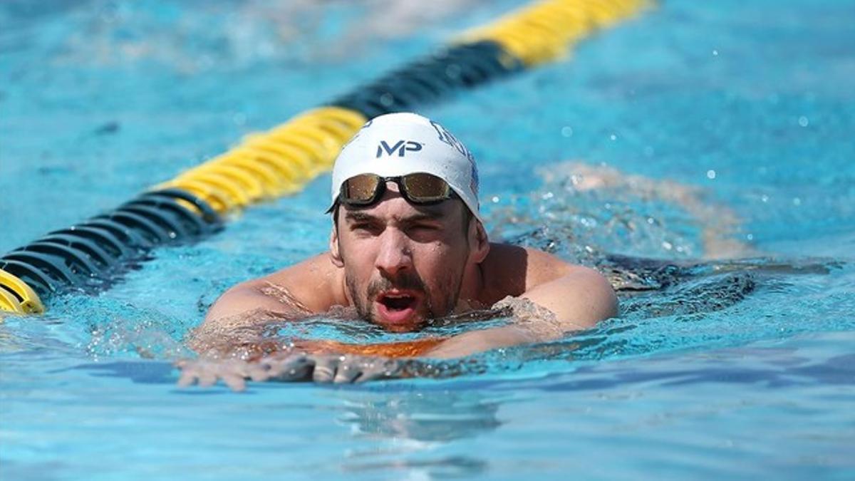 Michael Phelps, durante un calentamiento antes del inicio del Arena Pro Swim Series en Arizona