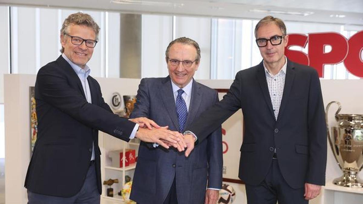 Javier Moll, presidente de Prensa Ibérica; Joan Vehils, director de SPORT y Lluís Mascaró, director de información deportiva de Prensa Ibérica.