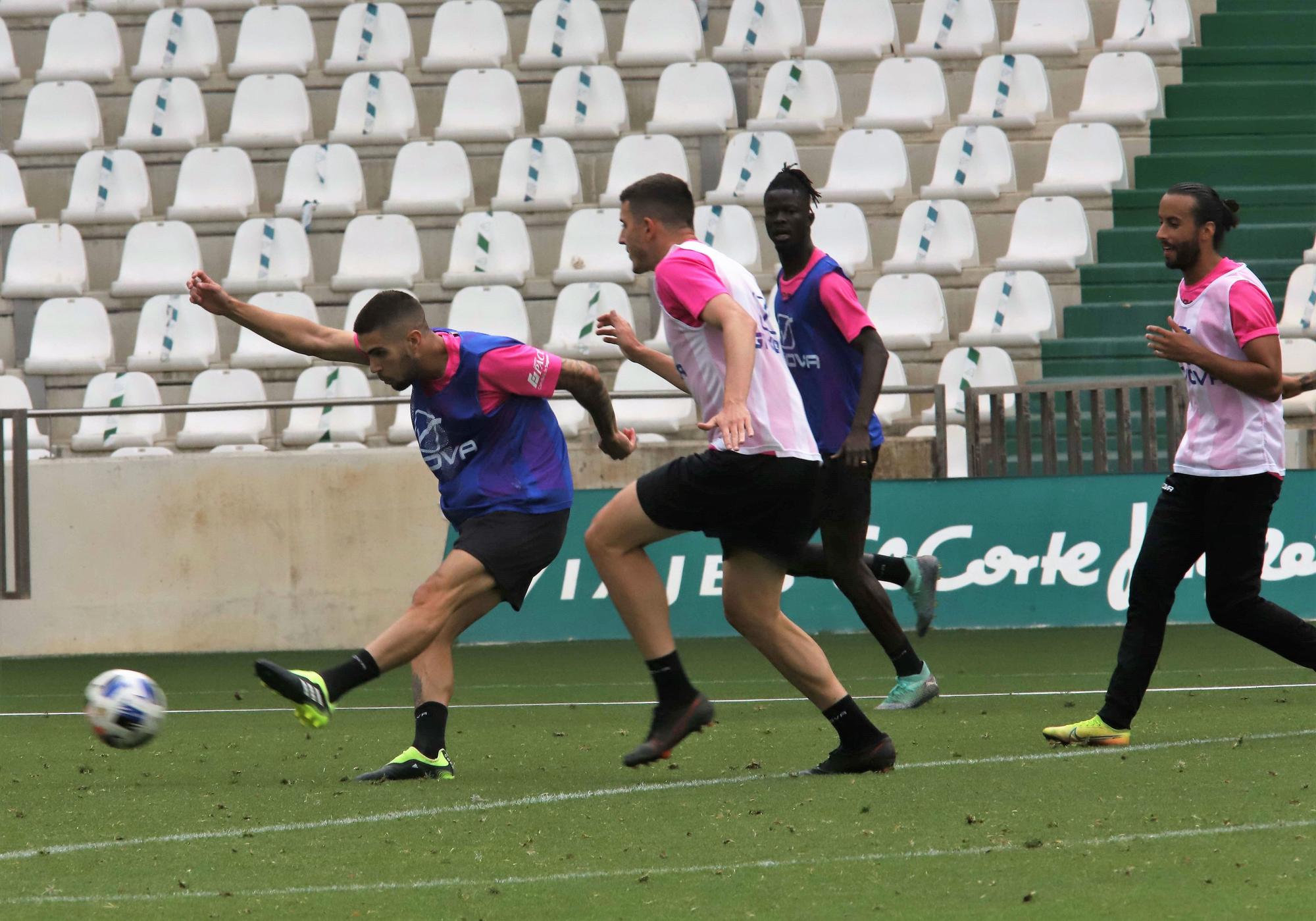 Entrenamiento del Córdoba CF tras el descenso a Segunda RFEF