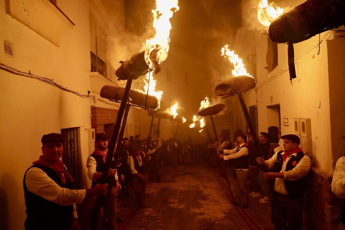 PROCESIÓN EXTRAORDINARIA DE LA VIRGEN DE LOS RONDELES DE CASARABONELA ...