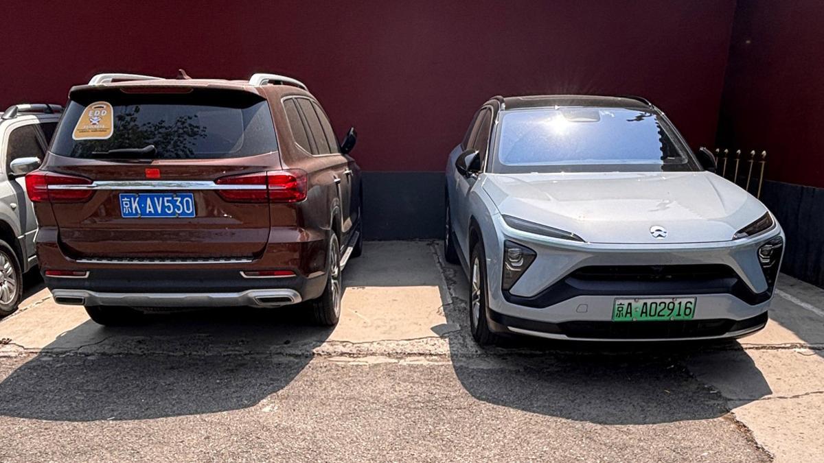 Çin'de araba plakaları neden farklı renklere sahip?