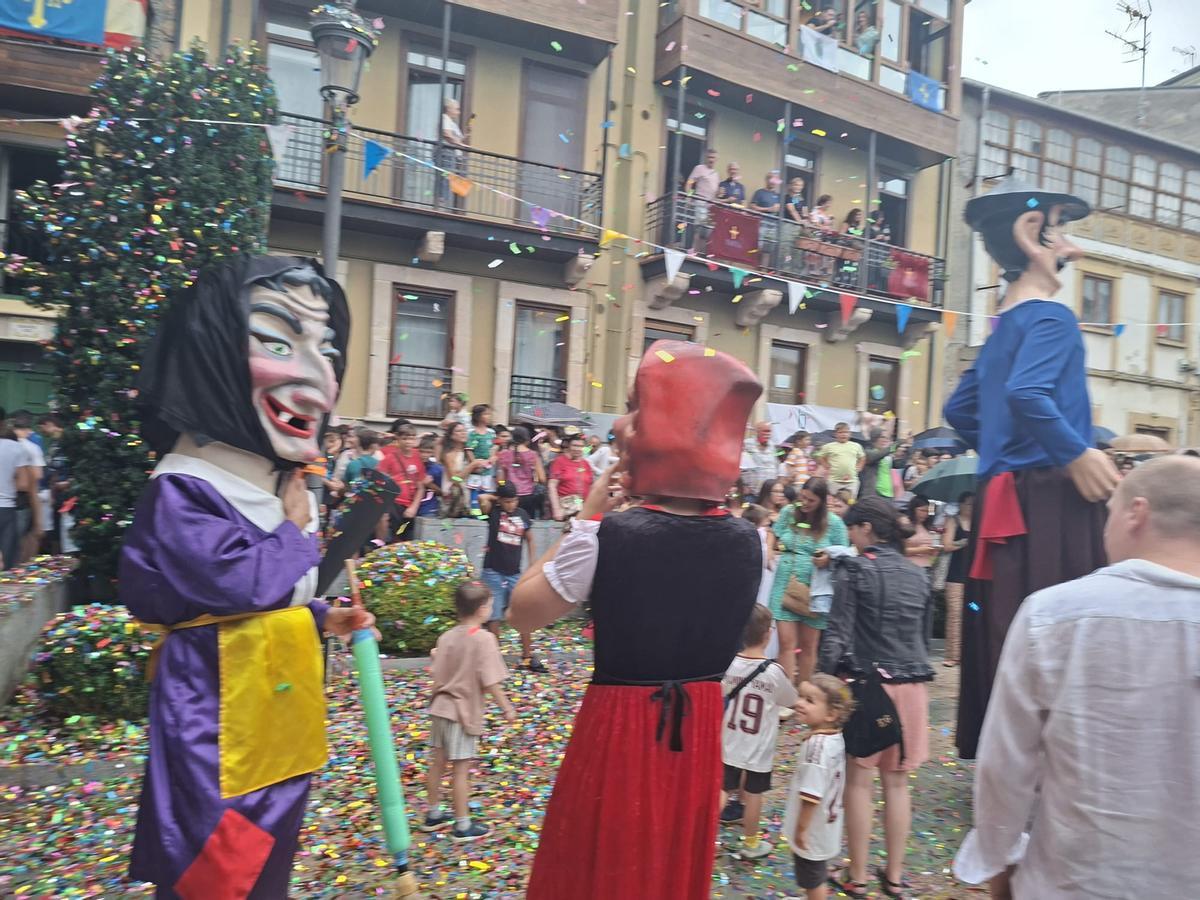 En imágenes: Así fue el chupinazo de las fiestas de Nuestra Señora de la Barca y San Roque En imágenes: Así fue el chupinazo de las fiestas de Nuestra Señora de la Barca y San Roque