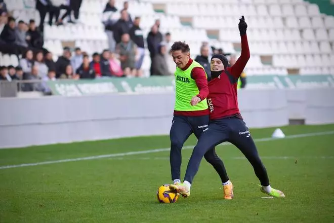 El Córdoba entrena ante su afición en El Arcángel