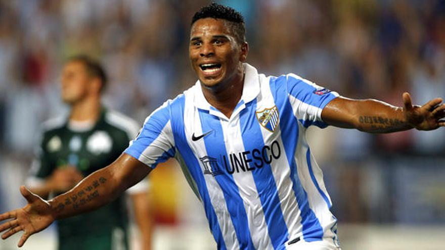 Eliseu celebra su gol, el segundo de la noche ante el Panathinaikos, ante una Rosaleda rendida al Málaga y a la Champions.