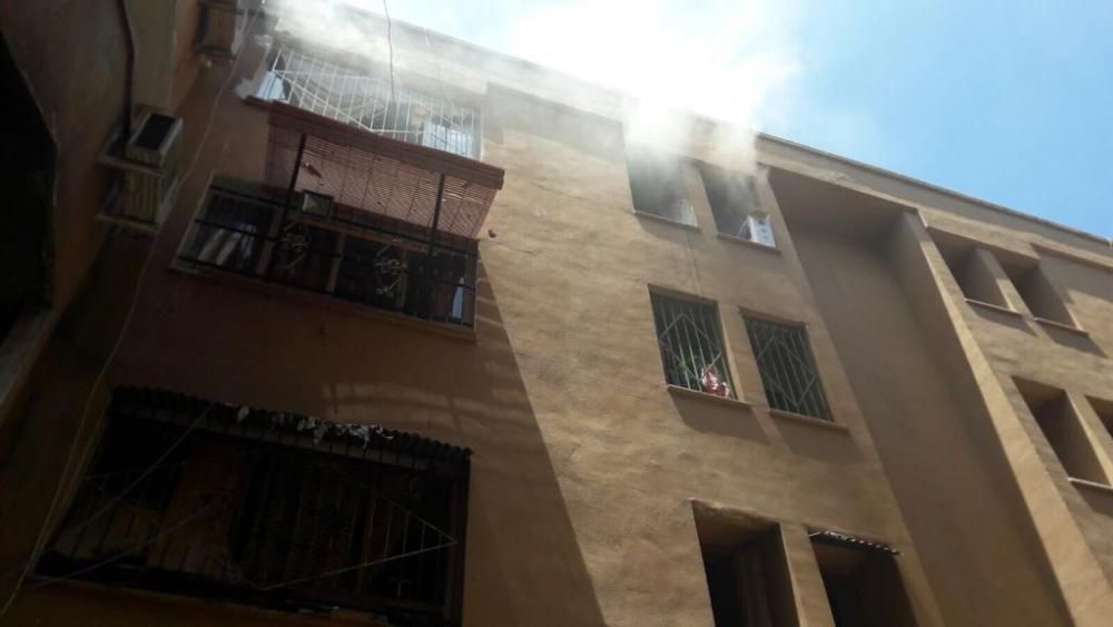 El fuego calcina una habitación infantil de un piso de Elche