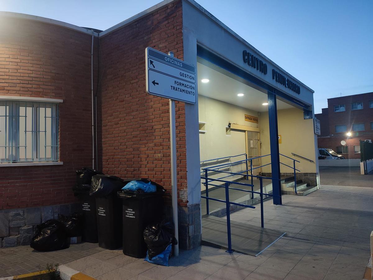 Imagen de la entrada a Alicante Cumplimiento en la cárcel de Fontcalent.