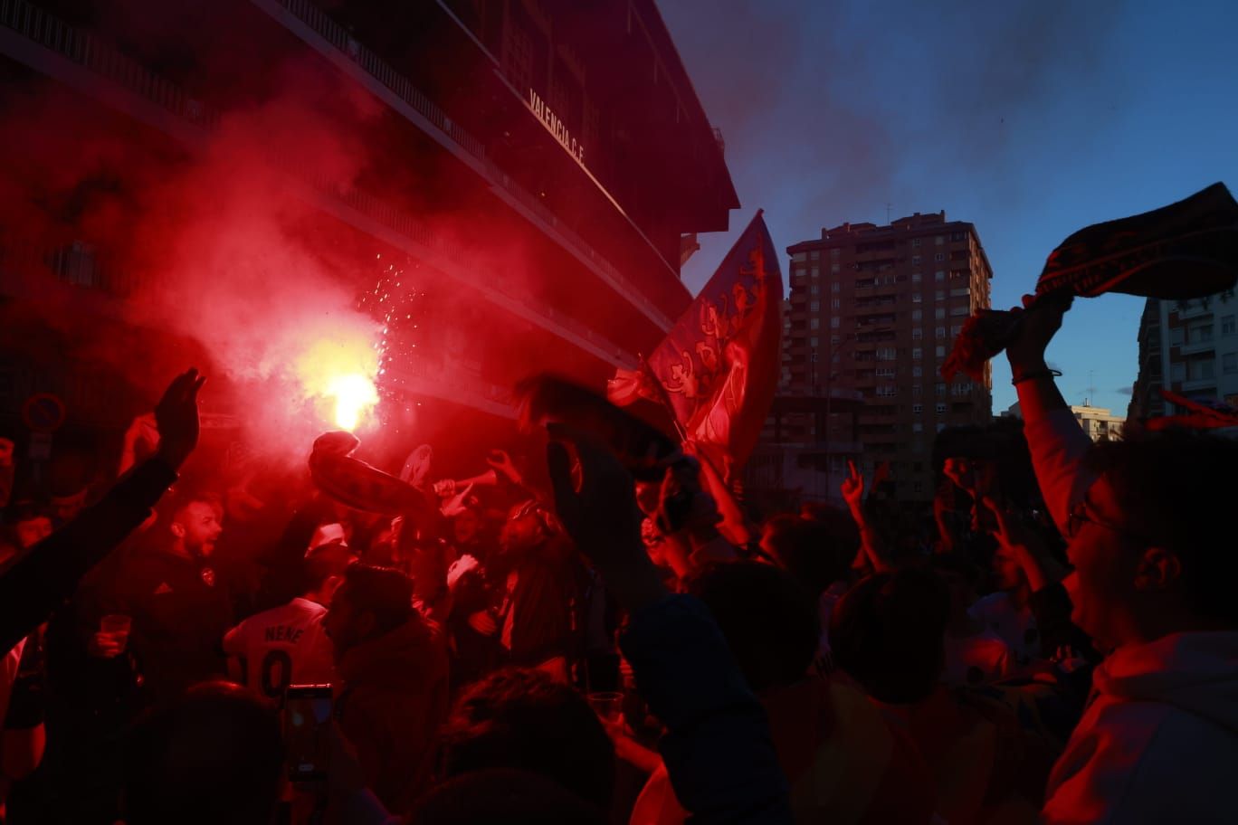 Mestalla es una fiesta en las horas previas a la final