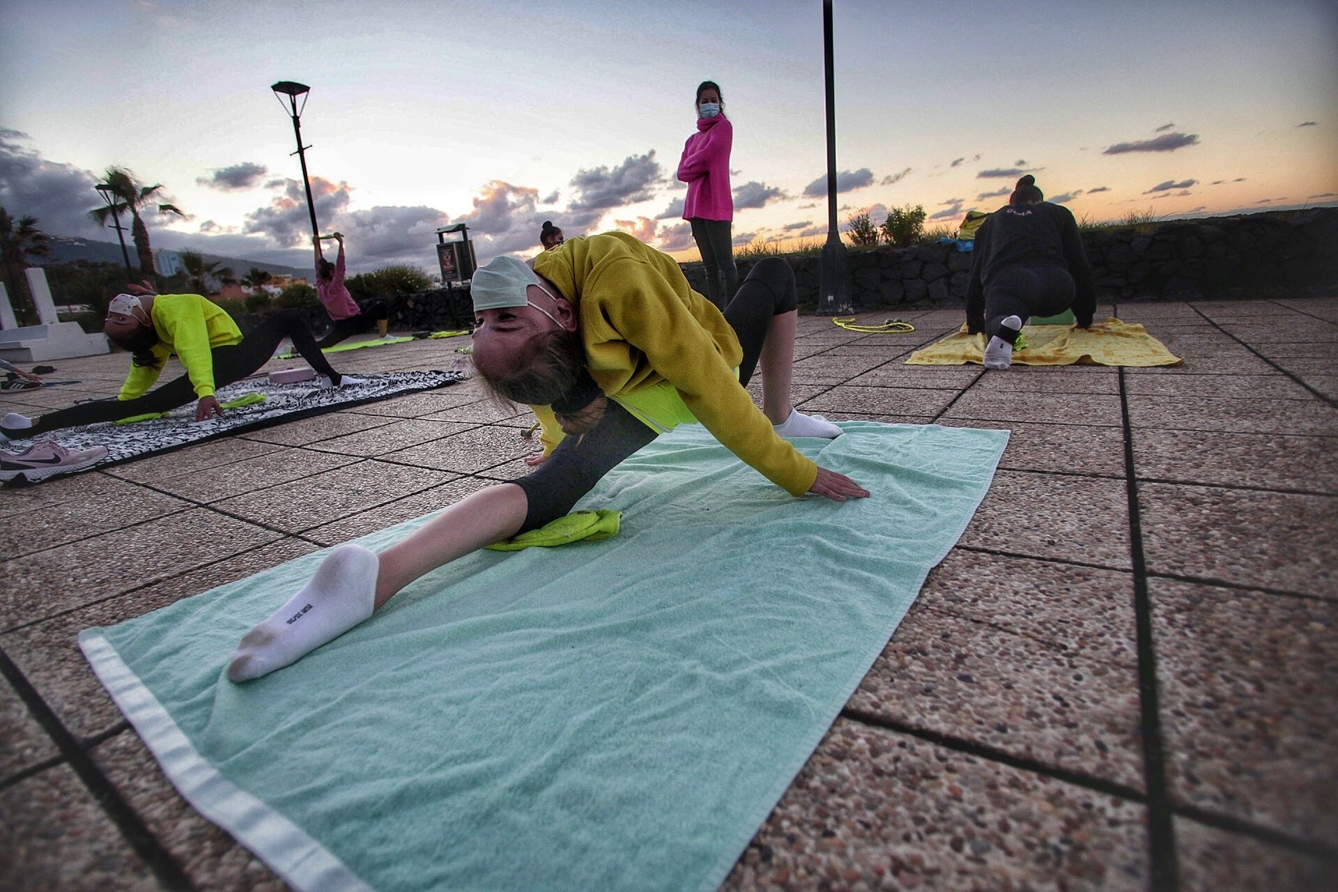 Gimnasia Rítimica: Club Intara de Los Realejos ensayando en Playa Jardín