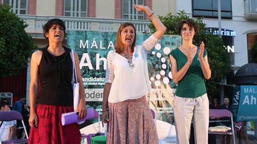 Teresa Rodríguez con Ysabel Torralbo y Rosa Martínez en el principal acto de campaña de Málaga Ahora.