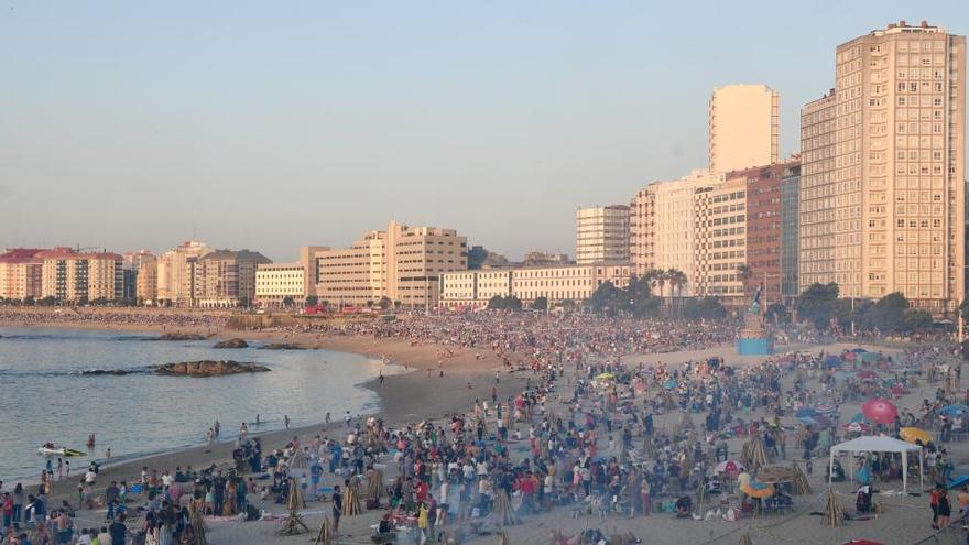 Un San Juan coruñés sin arena en los pies