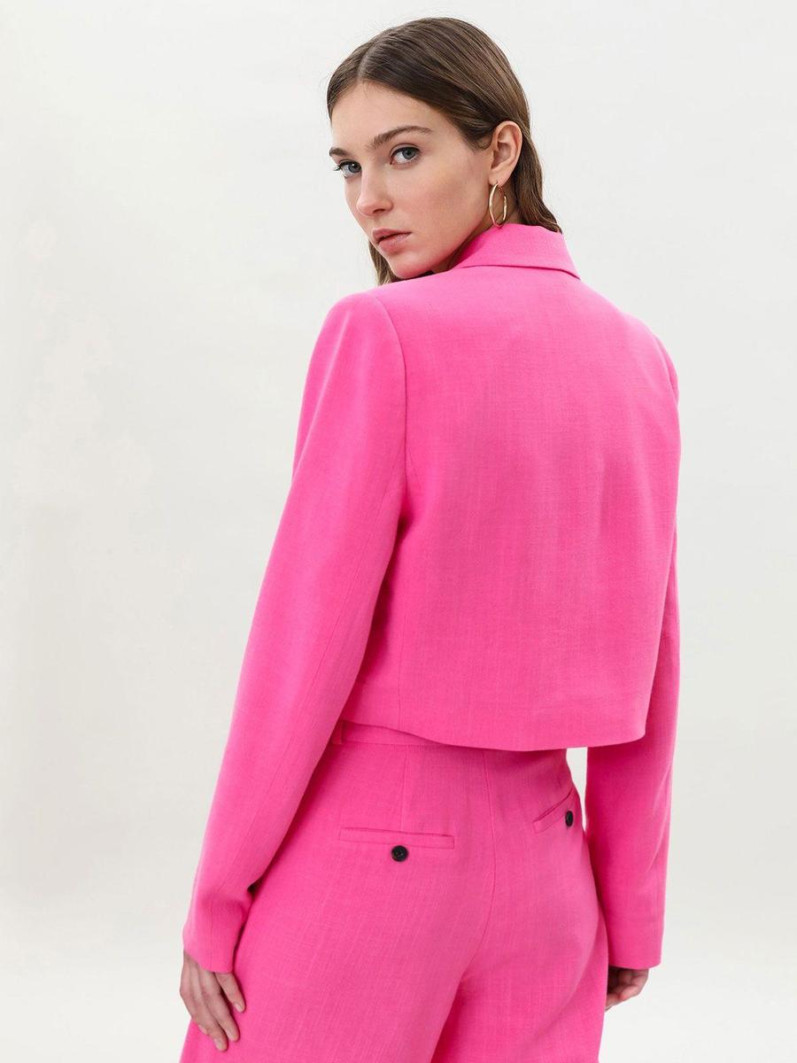 Traje fucsia de Lefties