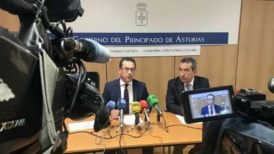 Alonso y Muñoz, ayer, durante la presentación de los datos.